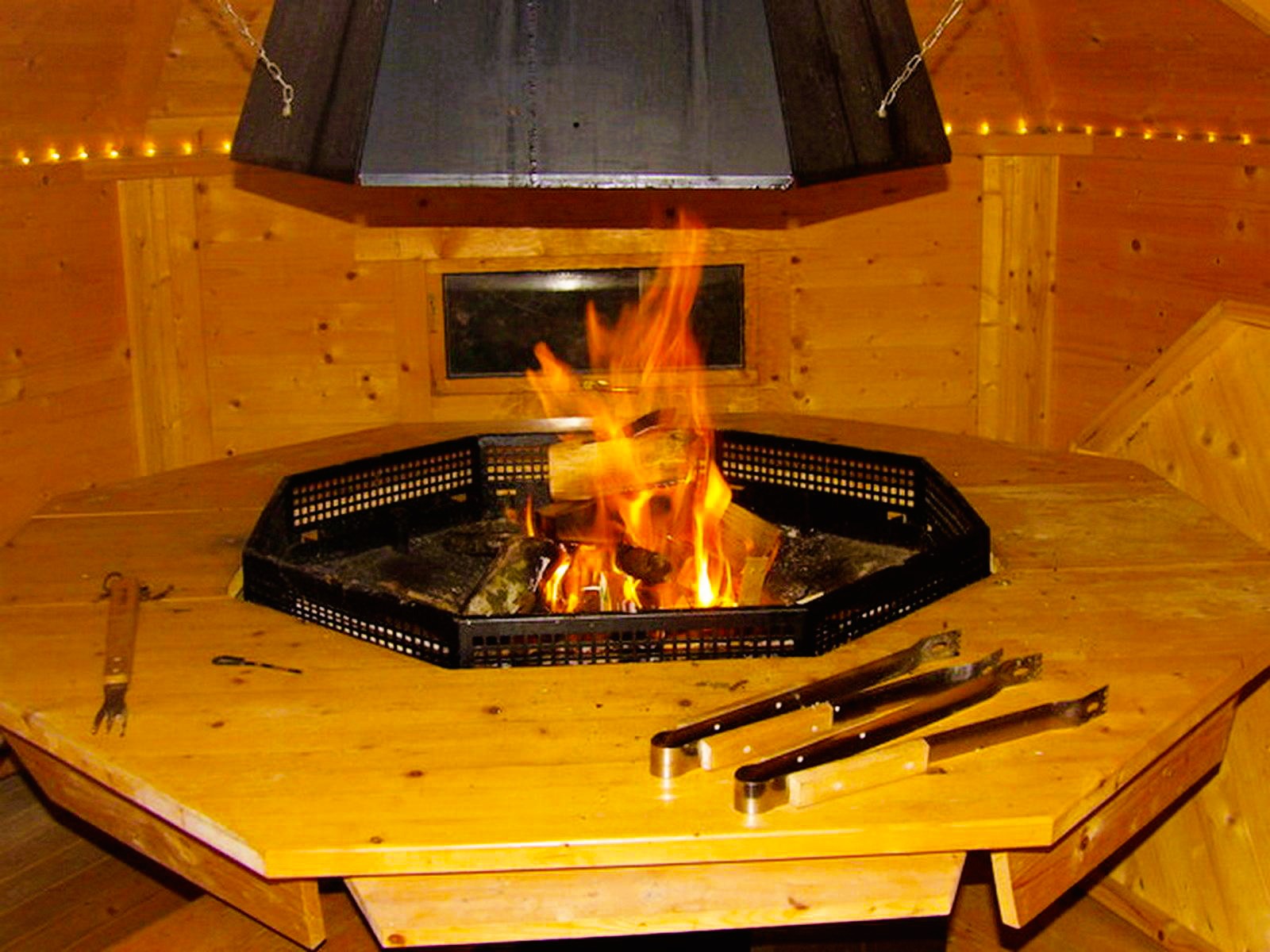 Grill au centre du Kota avec les braises